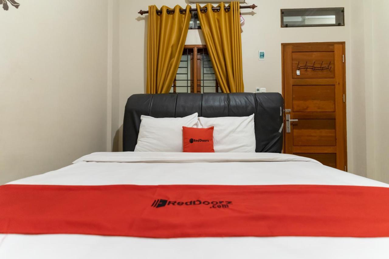 Reddoorz At Joyce Guest House Medan Exterior photo