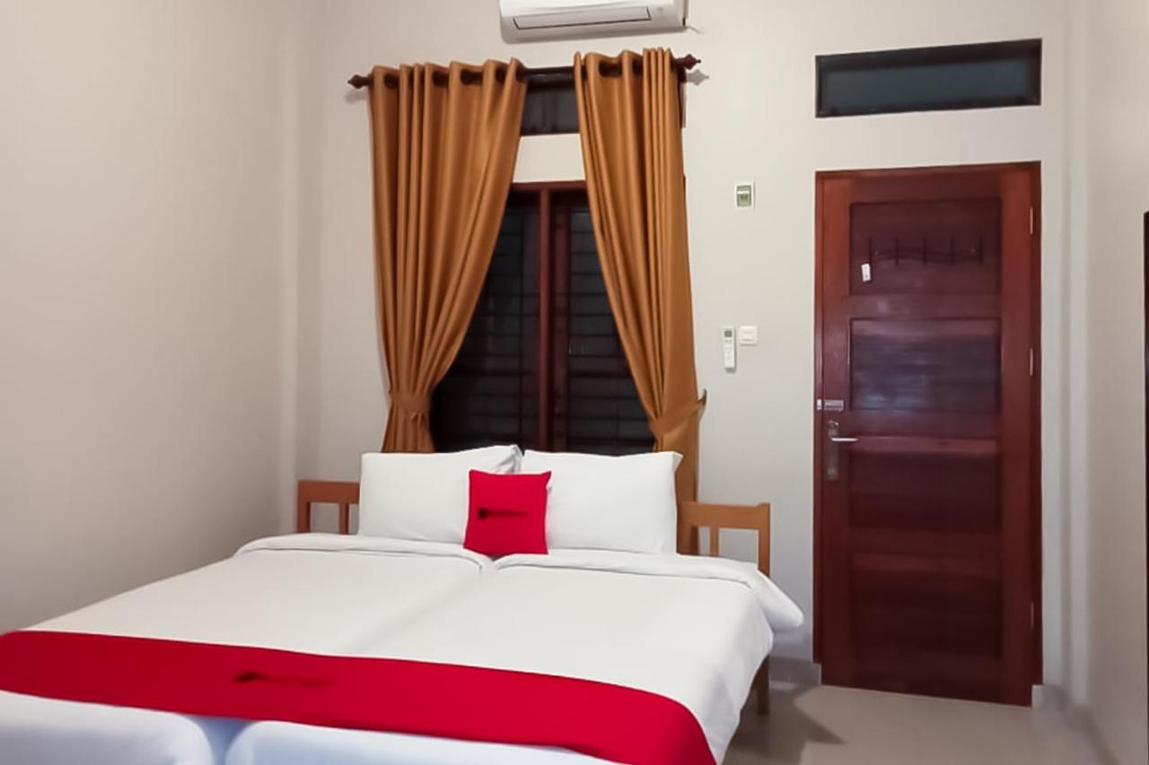 Reddoorz At Joyce Guest House Medan Exterior photo