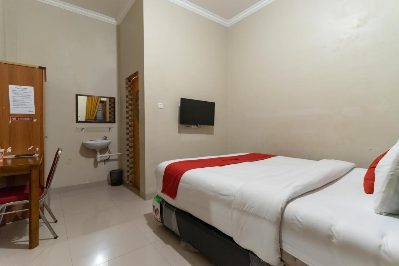 Reddoorz At Joyce Guest House Medan Exterior photo